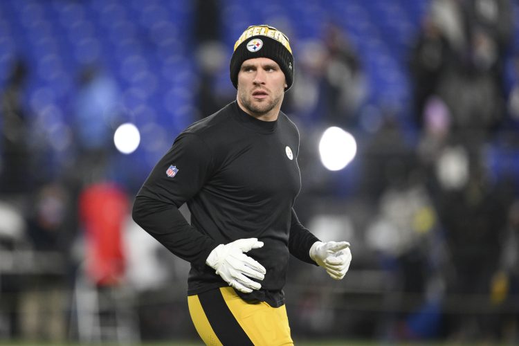 Breaking News: Ravens player Brent Urban sparks outrage after posting disrespectful message to Steelers fans after game—T. J. Watt immediately responds...AT